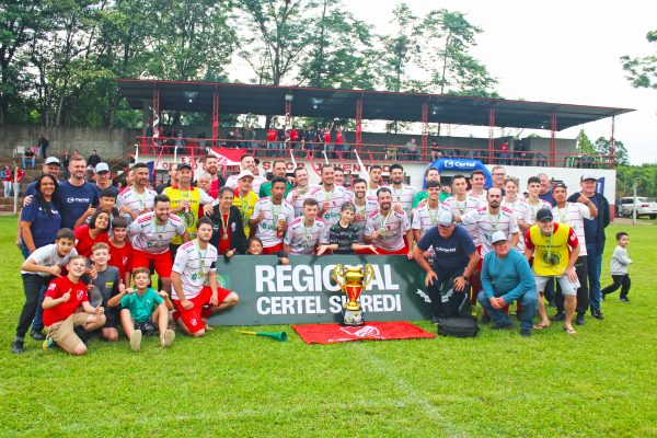 Juventude de Brochier comemora o título