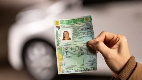 Tirar ou renovar a CNH está mais caro no RS
