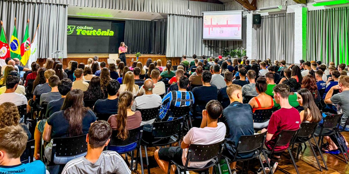 Estudantes dos cursos Técnico em Agropecuária, Técnico em Eletrotécnica, Técnico em Eletromecânica e Técnico em Administração participaram da palestra | LUANA BARTH/DIVULGAÇÃO