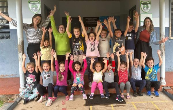 Escola Floriano Peixoto festeja 135 anos