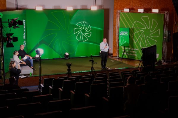 Sicredi reuniu associados em transmissão ao vivo
