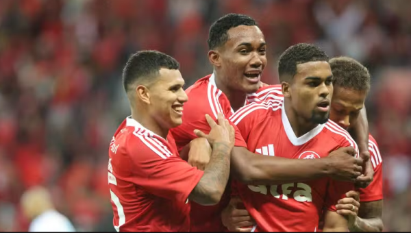 Inter tem dois gols anulados, perde pênalti, mas vence o Maracanã
