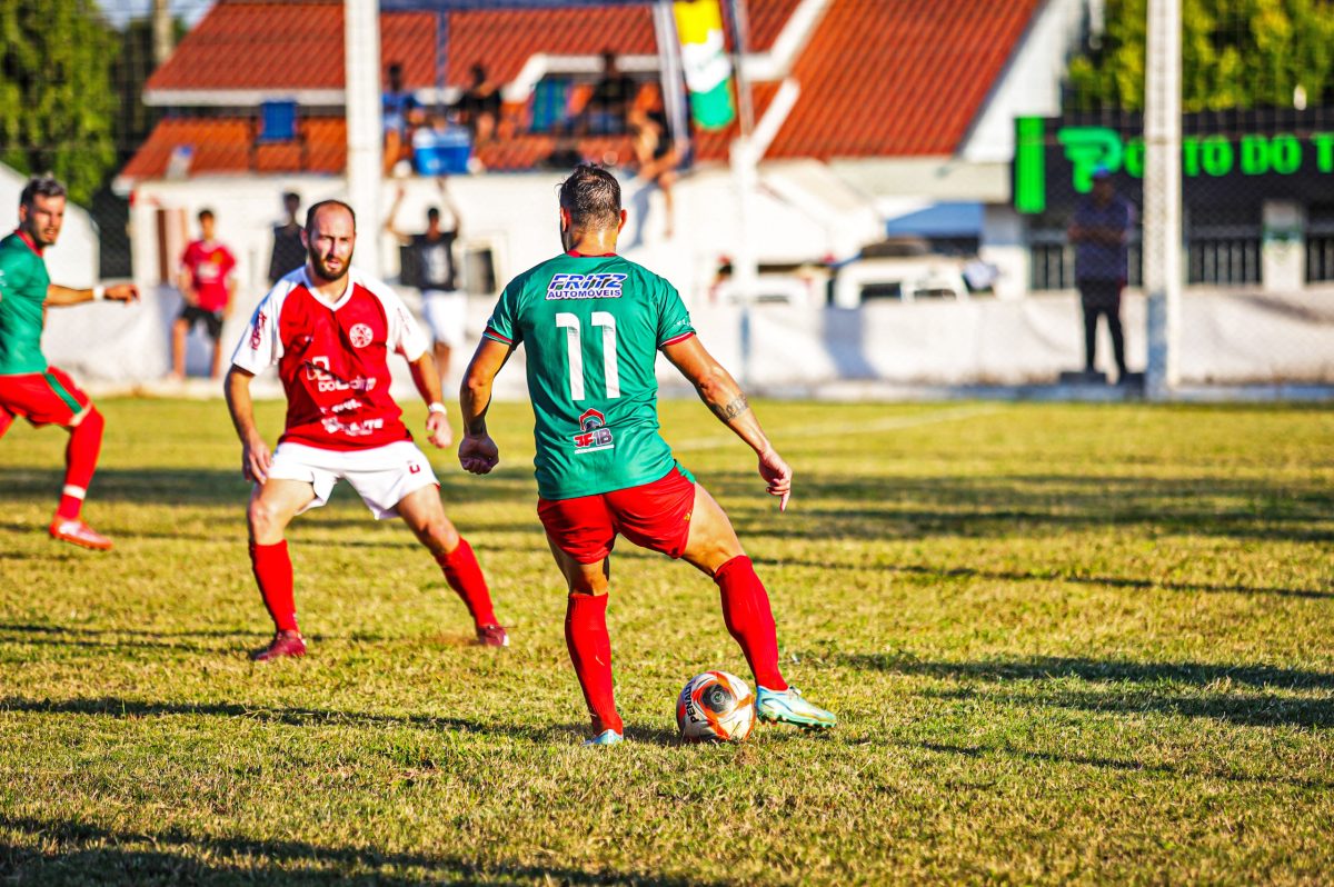 Canabarrense, de camisa verde, superou o Gaúcho nas semifinais da Força Livre e decidirá contra o Poço das Antas | Foto: Tainá - Fotografia Esportiva/divulgação