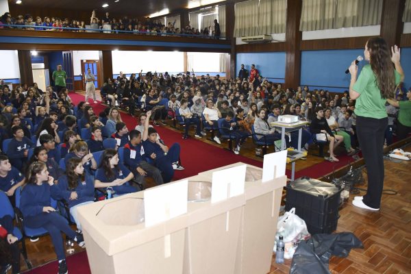 Certel promove arte e educação para mais de 10 mil alunos da região