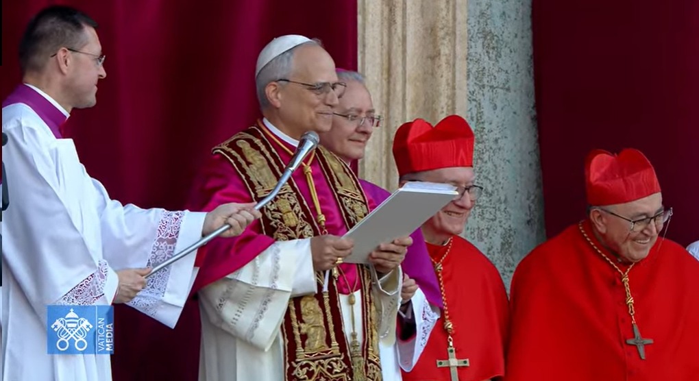 Papa Leão XIV fez o primeiro pronunciamento por volta das 14h25min, da tarde desta quinta-feira, 8. Foto: Vatican News/Reprodução