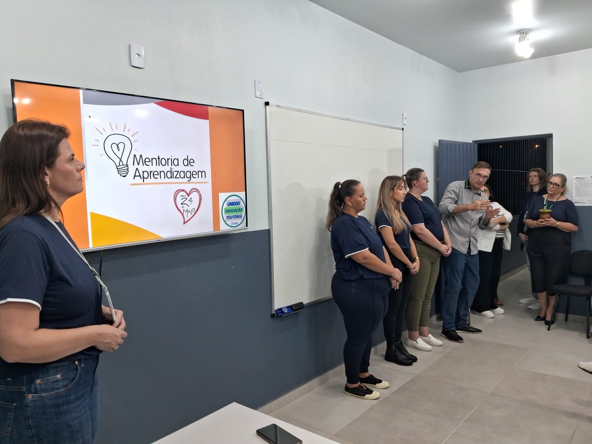 Projeto proporciona aulas de reforço, material didático e refeições gratuitas