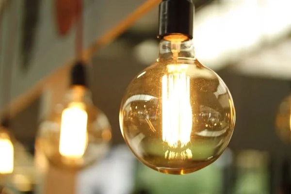 Contas de luz seguirão com bandeira vermelha em julho
