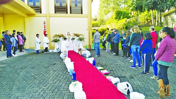 Paróquia São Pedro Apóstolo celebra o Corpus Christi