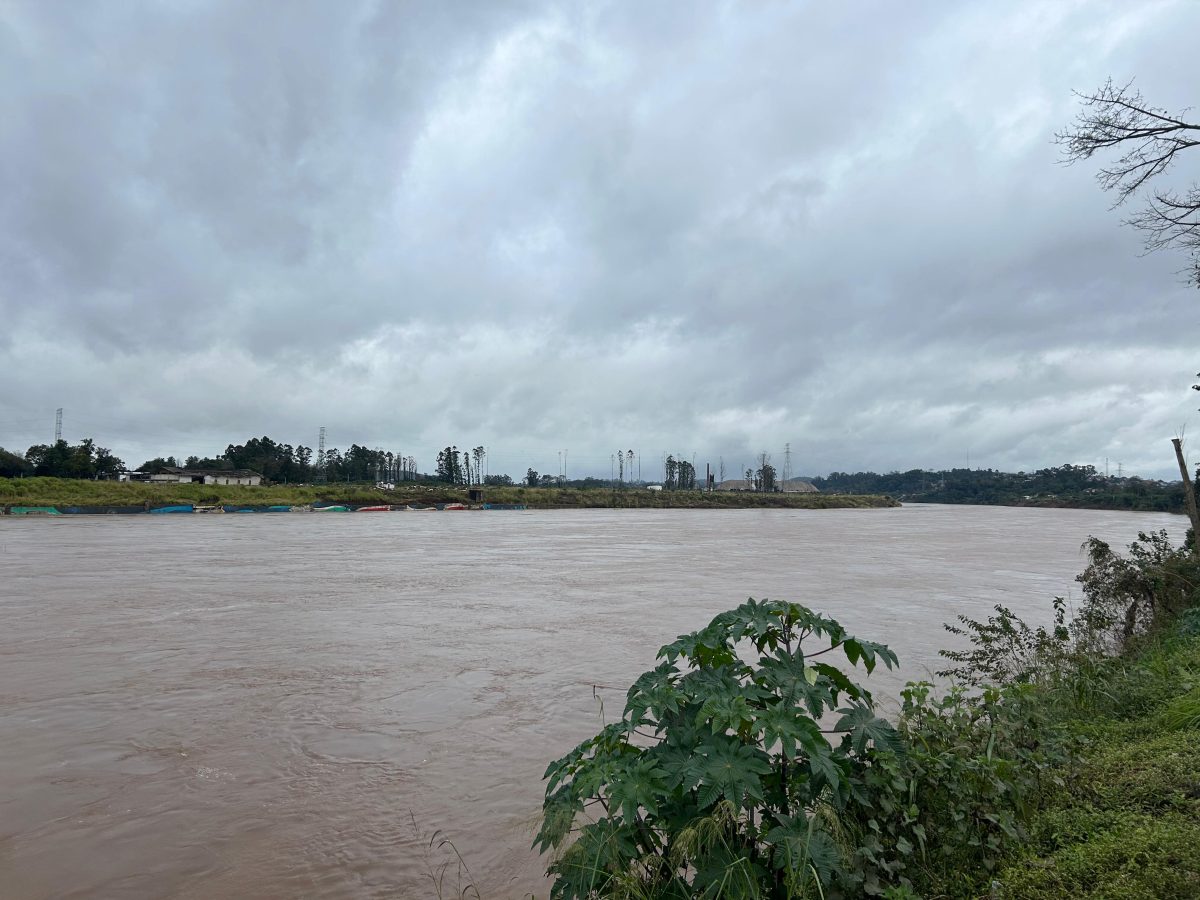 Rio Taquari atinge cota de inundação em Lajeado
