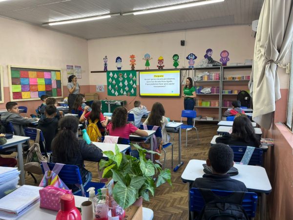 Sicredi Ouro Branco RS/MG debate educação financeira com crianças e jovens