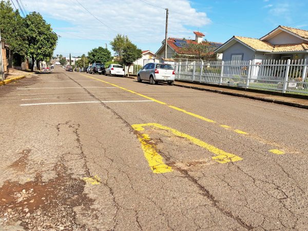 Coordenação Municipal de Trânsito de Teutônia retira tachões da pista em diversos pontos