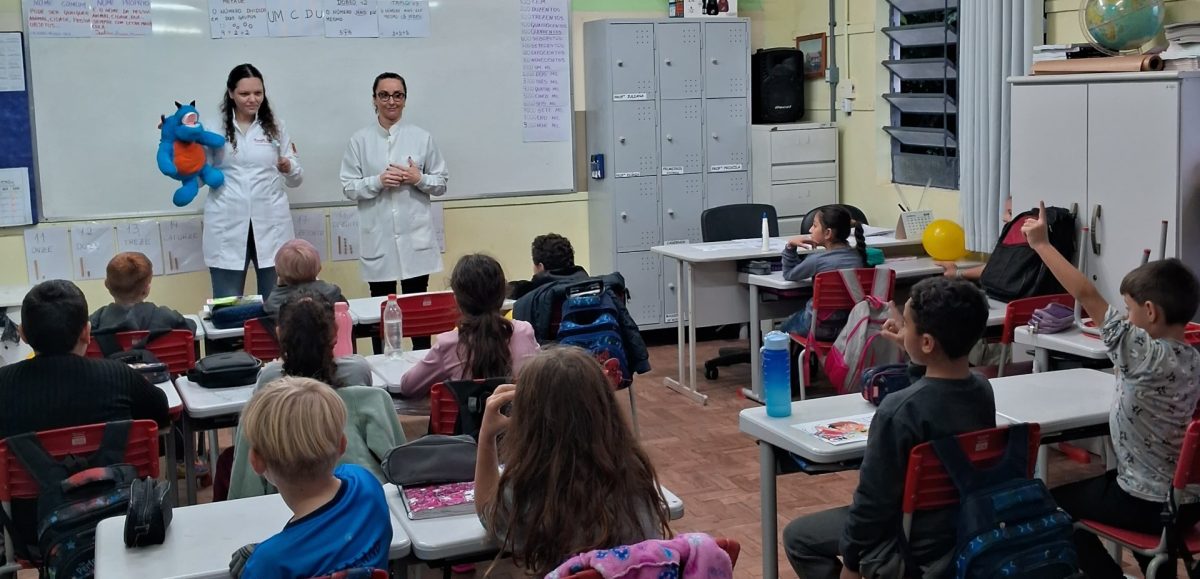 Escolas municipais recebem ações de orientação e avaliação odontológica