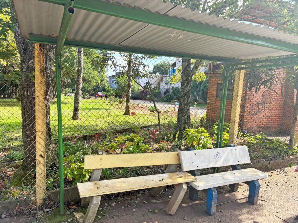 Indicação do Legislativo solicita manutenção de abrigo de ônibus em frente ao Parque Ipê