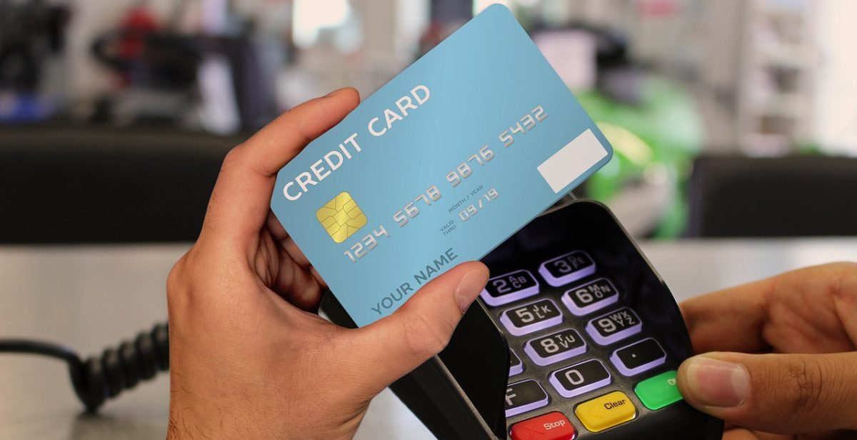 Juros do cartão de crédito sobem a 449,9% ao ano