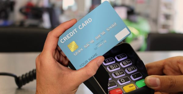 Juros do cartão de crédito sobem a 449,9% ao ano