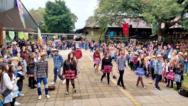Festa Junina reúne famílias em dia de alegria e tradição