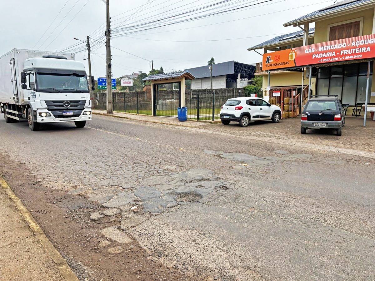 Via entre Canabarro e Linha Ribeiro preocupa por más condições