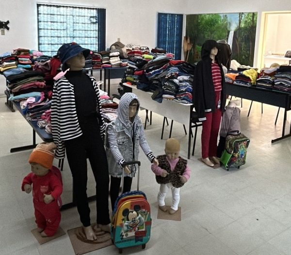 Paverama distribui mais de 2 mil peças no primeiro Feirão de Roupas e Calçados do Cras