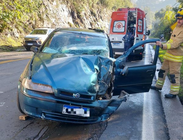 Colisão entre carro e caminhão deixa ferido na RSC-453