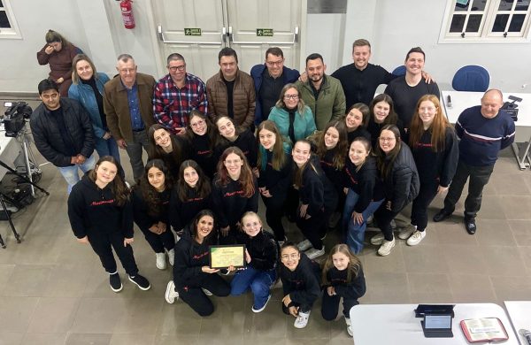 Vereadores aprovam contratações de assistentes sociais e merendeira