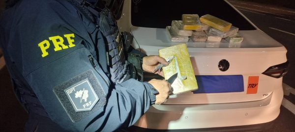 PRF prende motorista de aplicativo com crack e cocaína na BR-386