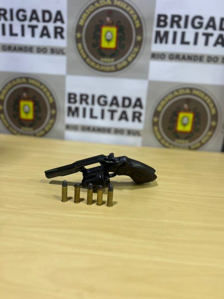 Homem é preso com arma furtada em Fazenda Vilanova