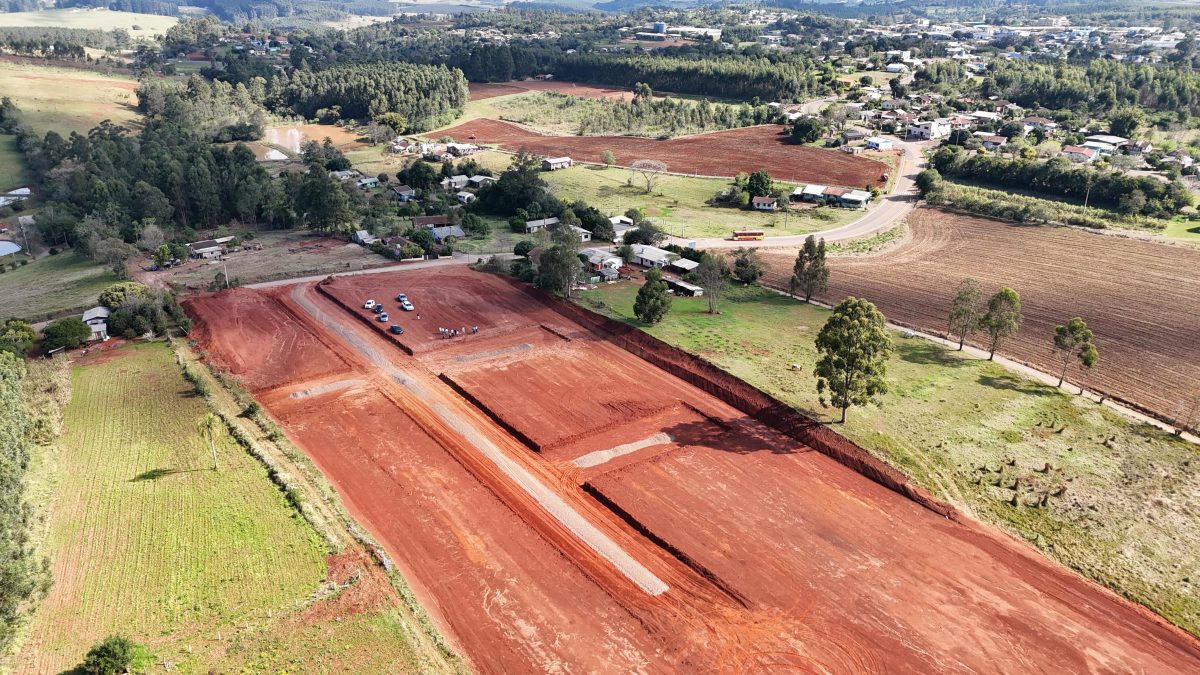 Prefeito assina ordem de início para construção de 20 casas populares