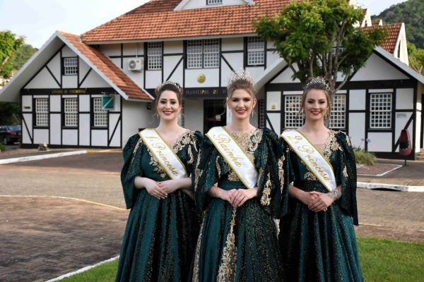 Concurso de Rainha e Princesas de Westfália reúne 11 candidatas