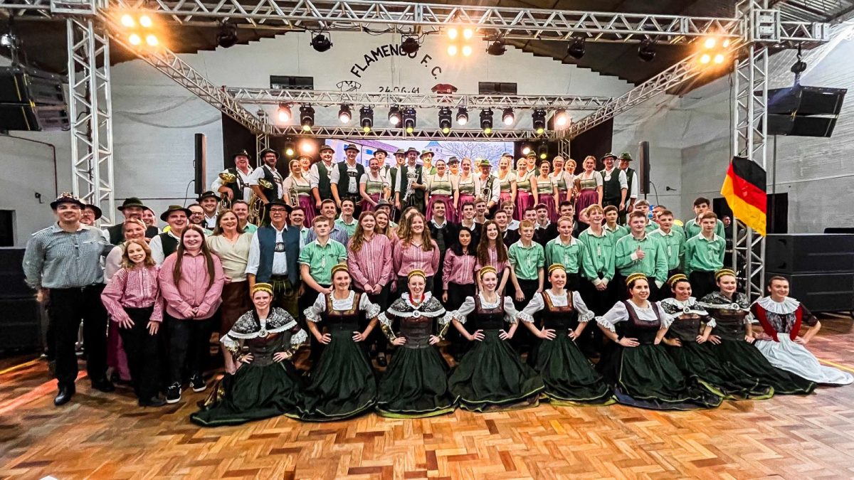 Musicistas e dançarinos de Westfália fortalecem laços com a Alemanha