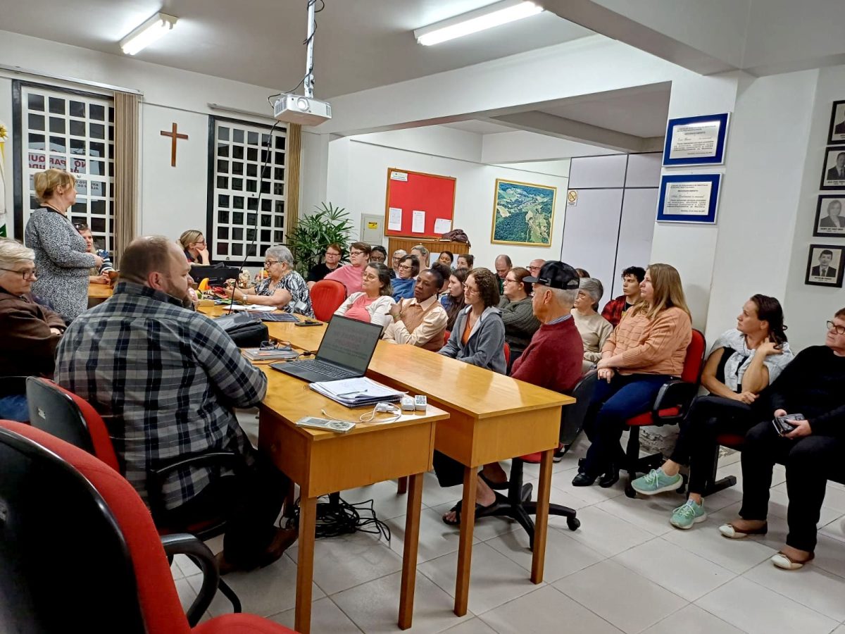 Encontro teve por objetivo aproximar artesãos, entusiastas e especialistas para discutir o papel do artesanato nas celebrações locais, tratando de caminhos que valorizem a produção e impulsionem o setor | Foto: Cleomar Trapp/divulgação Prefeitura de Westfália