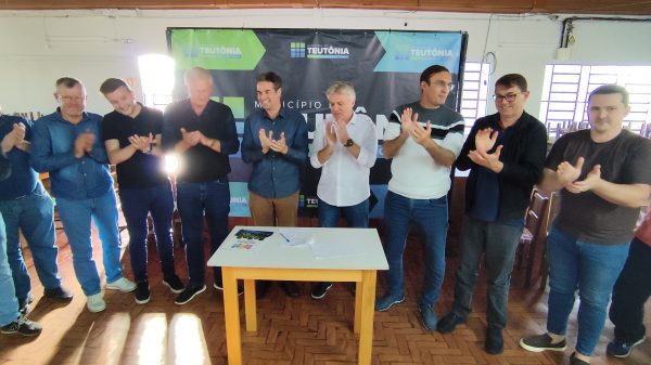 Governo assina recuperação asfáltica em Linha Germano