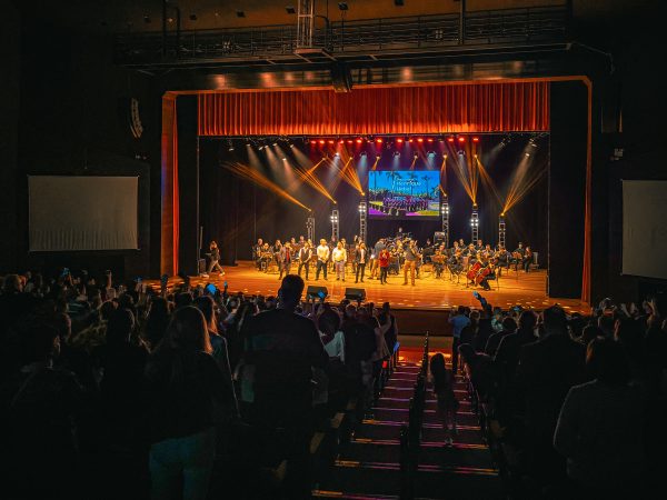 “Pra Sempre Sertanejo” emociona público no Teatro Univates