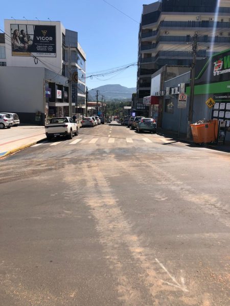 Tráfego está liberado na Rua 3 de outubro