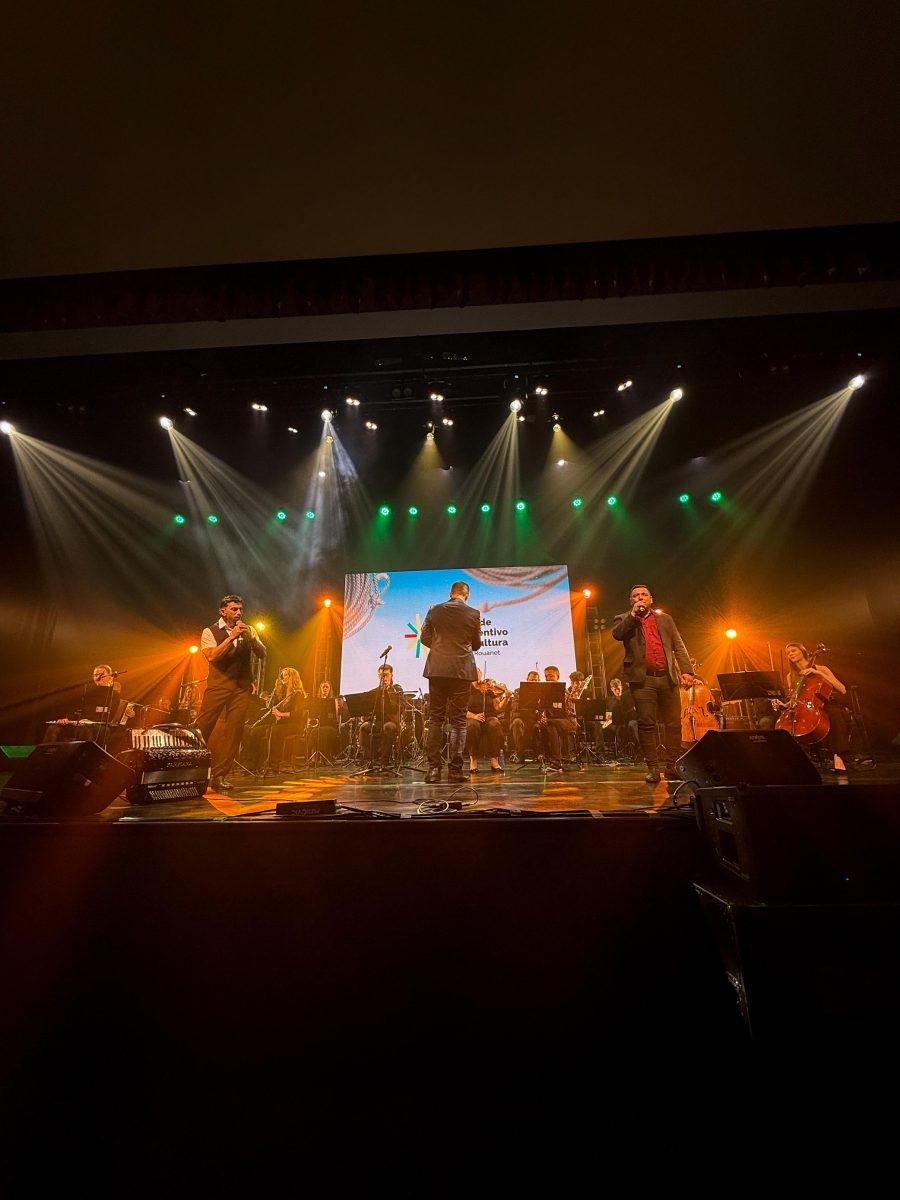 Orquestra Henrique Uebel apresenta show Pra Sempre Sertanejo na Univates