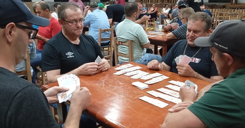 Inscrições abertas para o 4º Campeonato Municipal de Canastra