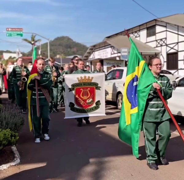 Estreia da Banda Marcial marca desfile cívico em Westfália