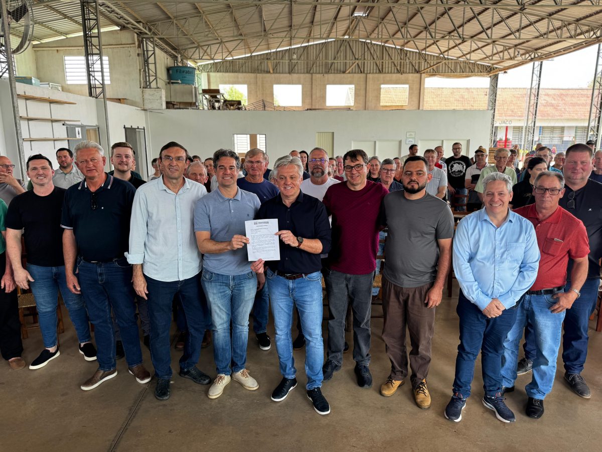 Ato de assinatura ocorreu manha deste sábado, 27. Foto: DIVULGAÇÃO