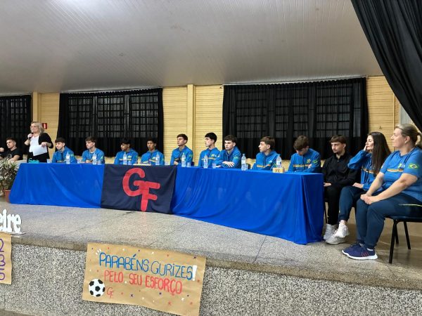 Equipe de futsal da Gomes Freire é homenageada