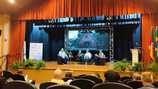 Seminário projeta futuro do turismo no Vale
