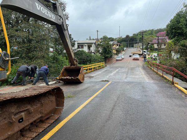 Imigrante inicia reconstrução da 12ª ponte após cheia de 2024