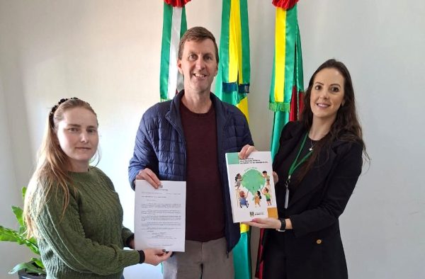 Município recebe exemplar do Plano Estadual pela Primeira Infância