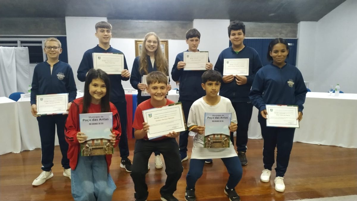 Jovens prestaram juramento e foram empossados na Câmara de Vereadores Mirins | Foto: Marcos Beuren