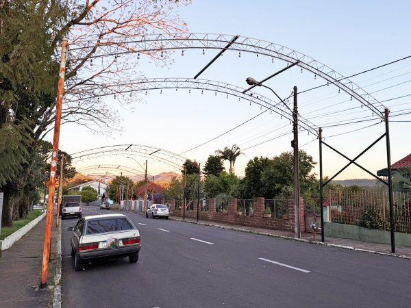 Bloqueio na Rua Pastor Hasenack marca início da reforma da Praça do Bairro Teutônia
