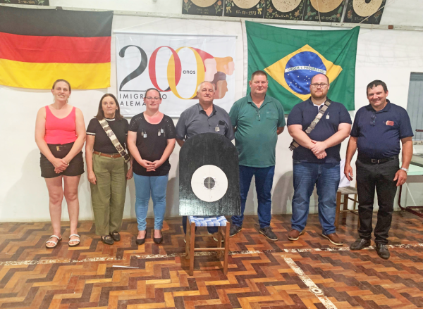 Linha Clara festeja tradição do Tiro Rei