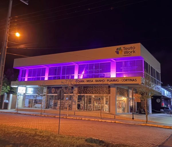 Marcauten tem iluminação alusiva ao Outubro Rosa