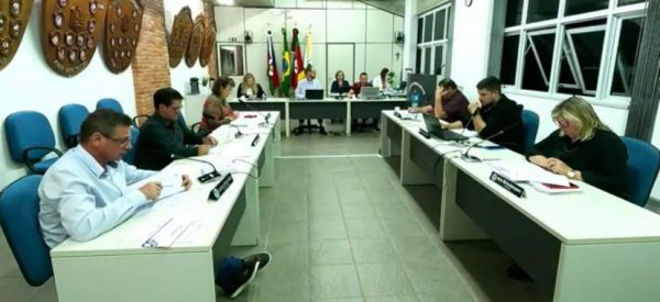 Vereadores aprovam suplementação para secretarias de Educação e Obras