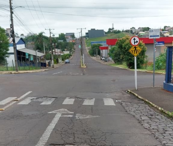Trecho da Rua Leopoldo Schneider tem estacionamento proibido a partir deste domingo