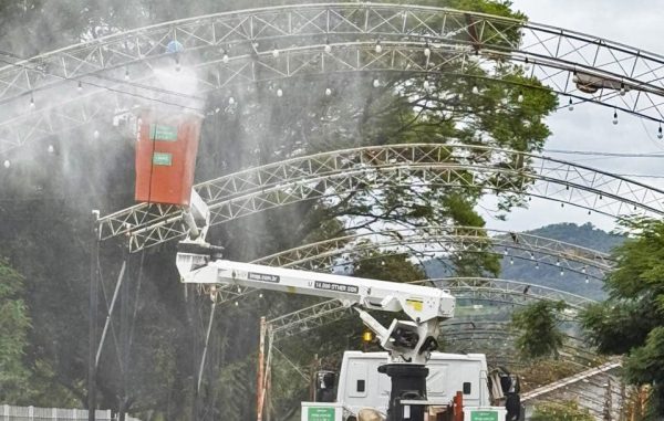 Arcos de luzes da Rua Pastor Hasenack passam por revitalização