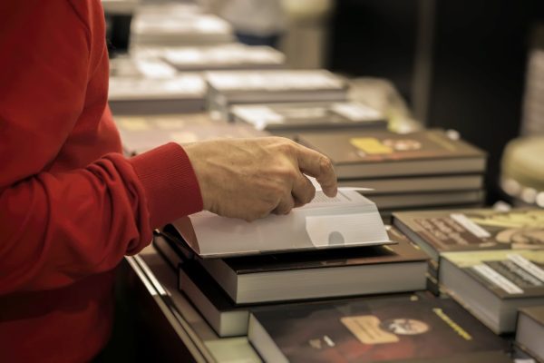 Feira Municipal do Livro ocorre nesta quinta e sexta-feira