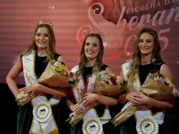 Lívia Giovana Horn é coroada Rainha de Westfália